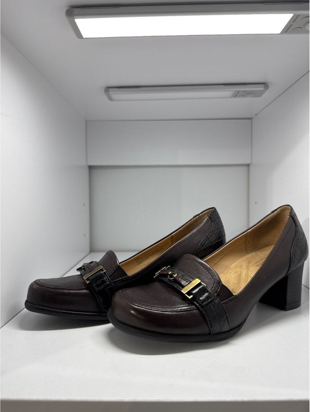 Naturalizer Classic Brown Leather Chunky Heel Loafers – Step Up Your Shoe Game!